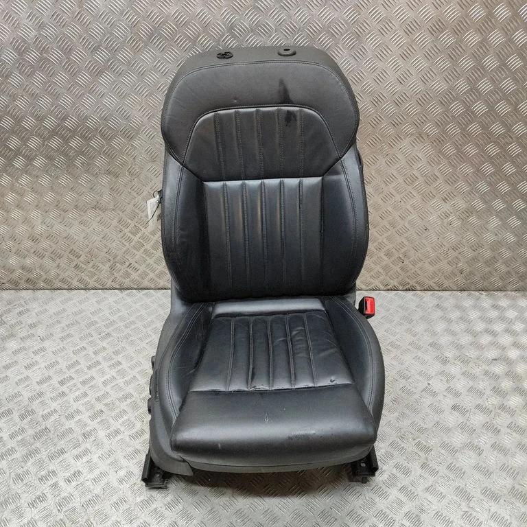 Priekšējais pasažiera sēdeklis 5Q4881106R