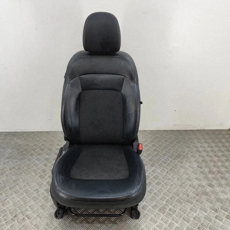 Priekšējais pasažiera sēdeklis 882103U000