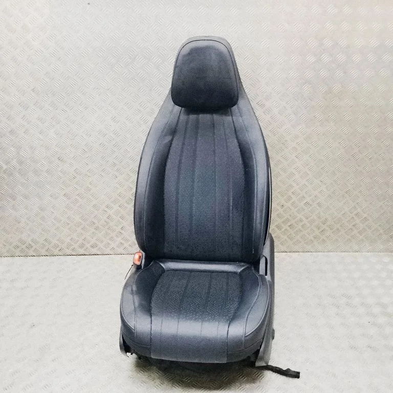 Priekšējais vadītāja sēdeklis A0009108511
