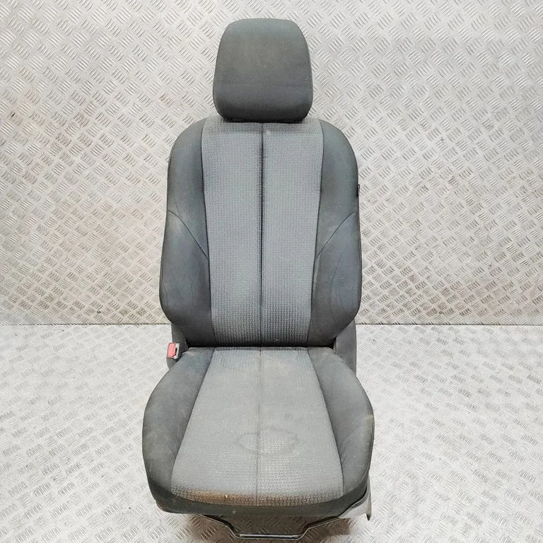 Priekšējais vadītāja sēdeklis 8981877153