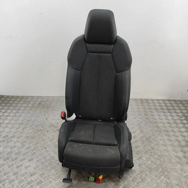 Priekšējais vadītāja sēdeklis 5WA881105J