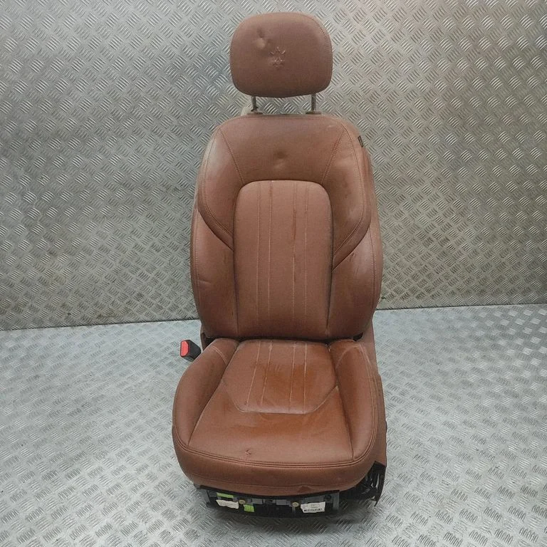 Priekšējais vadītāja sēdeklis 06700499110
