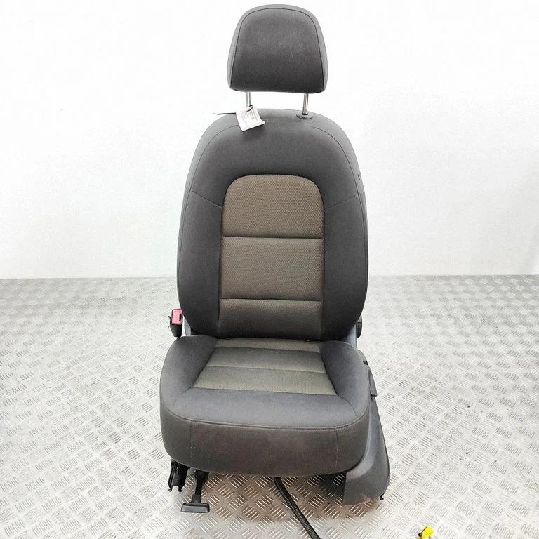 Priekšējais vadītāja sēdeklis 8U0881805H