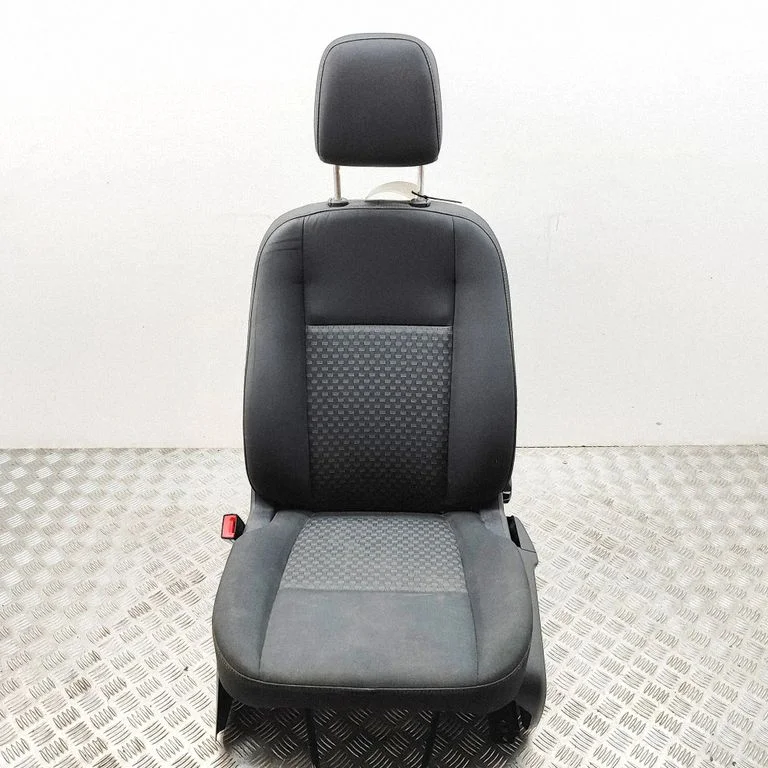 Priekšējais vadītāja sēdeklis BK2161715AK