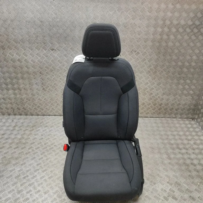 Priekšējais vadītāja sēdeklis 32206655