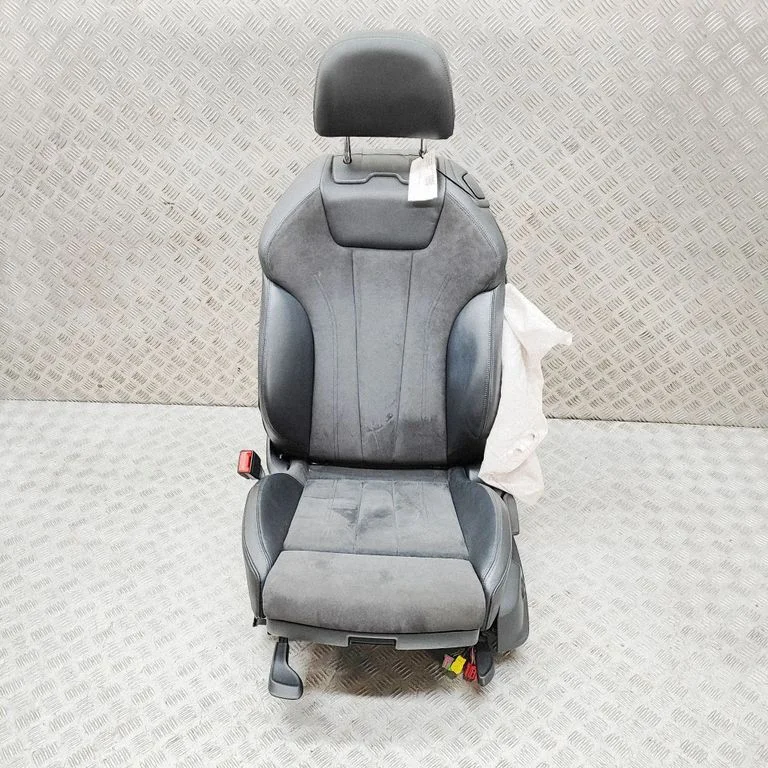 Priekšējais vadītāja sēdeklis 8W6881105E