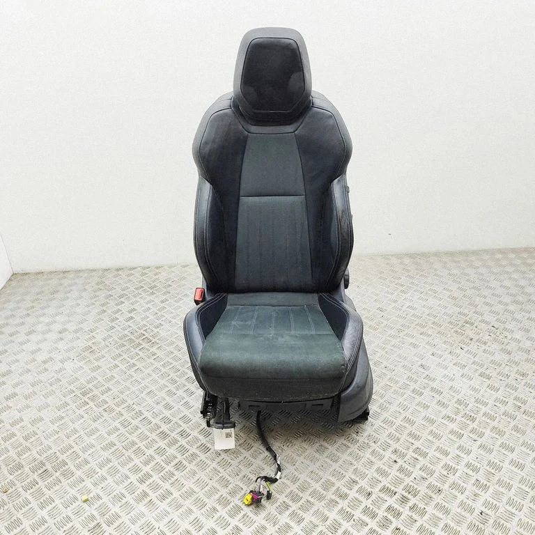 Priekšējais vadītāja sēdeklis 5QA881105C