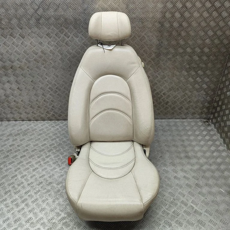 Fotel kierowcy GJE4303AA