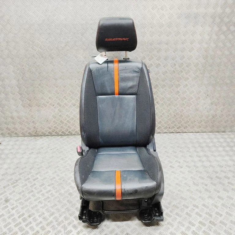 Priekšējais vadītāja sēdeklis AB392161715EB