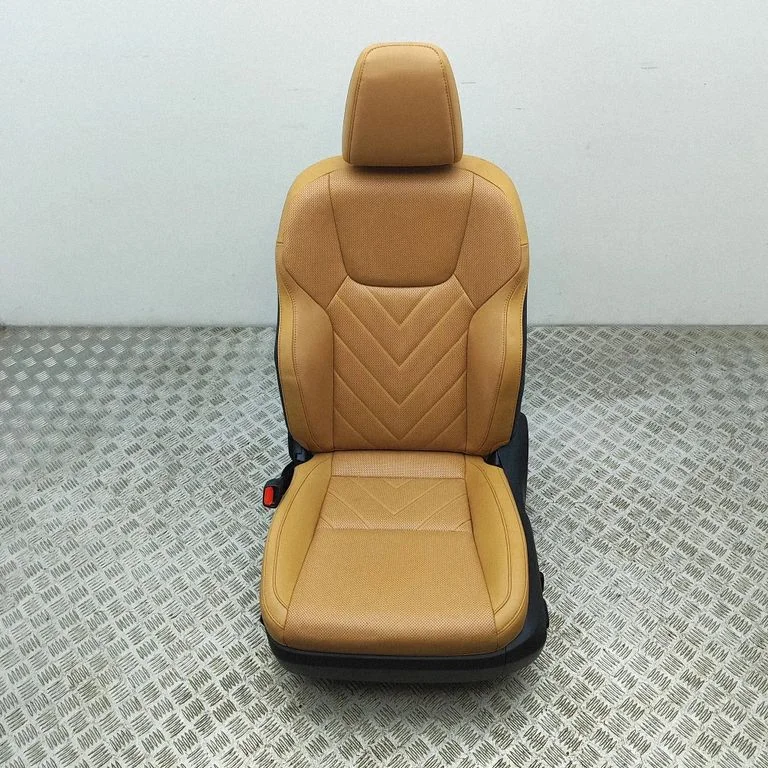 Front driver seat 7101442230