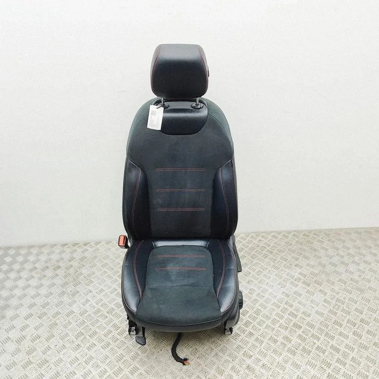 Priekšējais vadītāja sēdeklis A0009106105