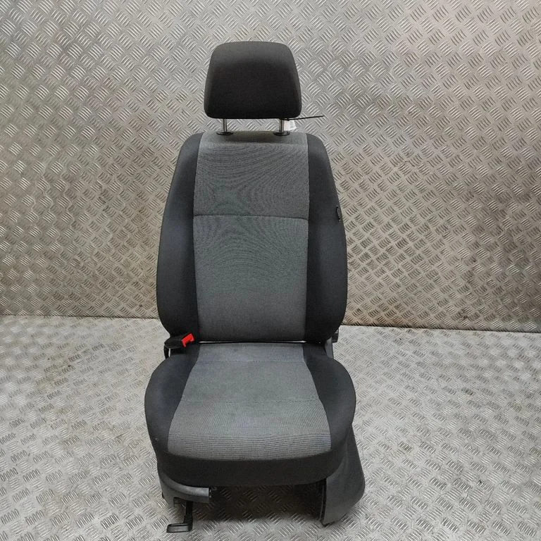Priekšējais vadītāja sēdeklis 6R4881105AC
