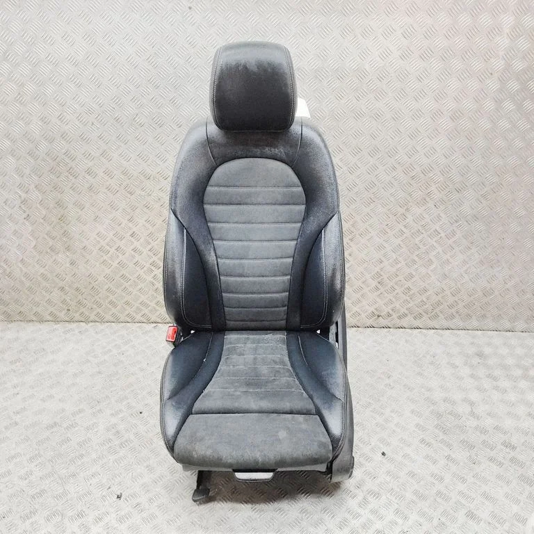 Priekšējais vadītāja sēdeklis A0009108102