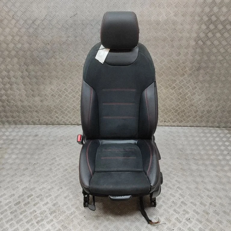 Priekšējais vadītāja sēdeklis A0009106105