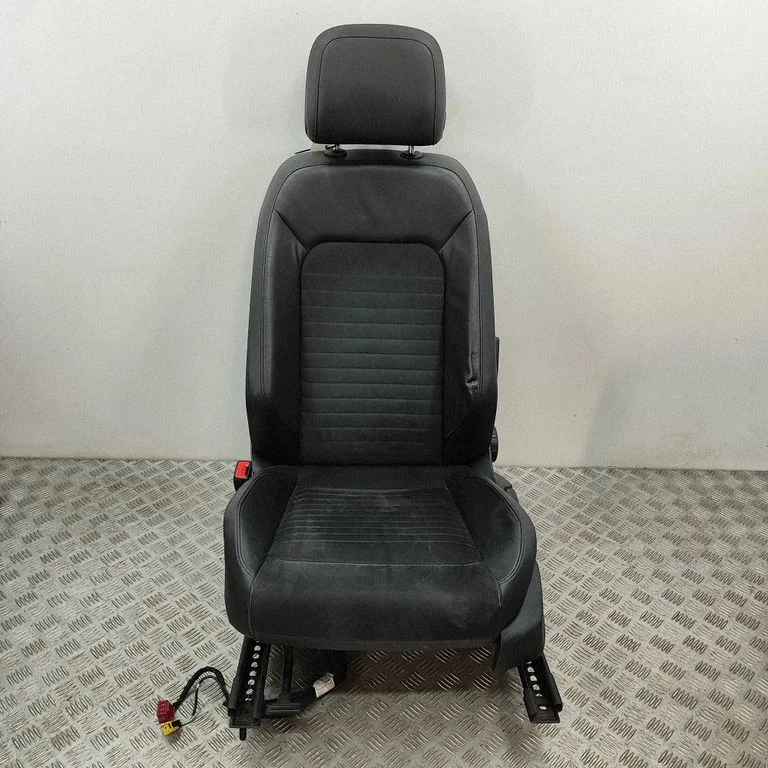 Front driver seat – Volkswagen Passat B7 USA (2012-2019)