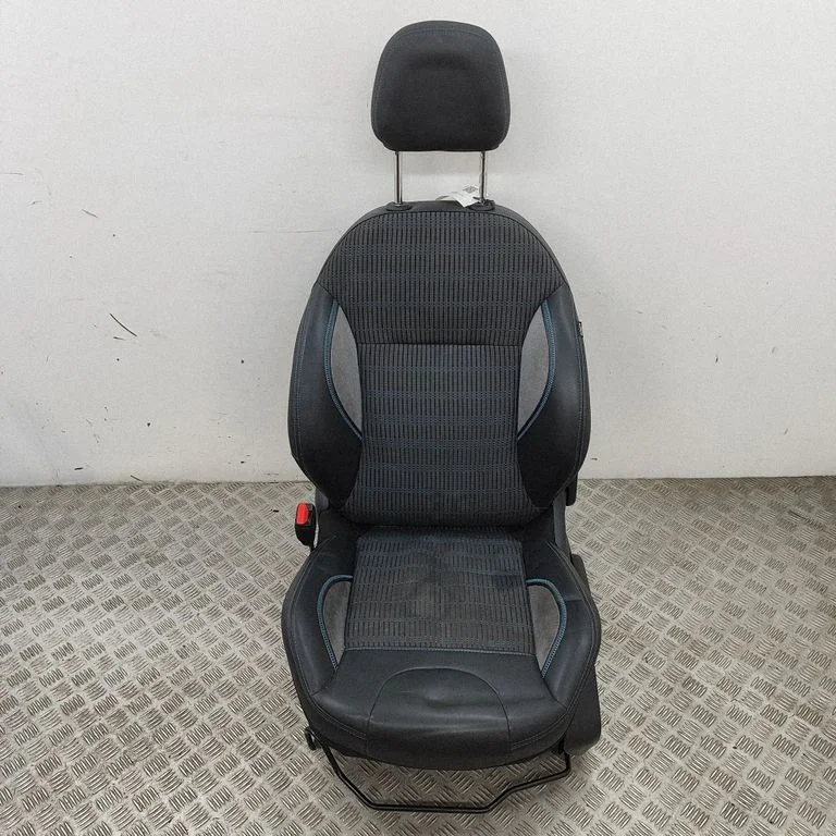 Esimene juhiiste – Peugeot 2008 I (2013-2019)