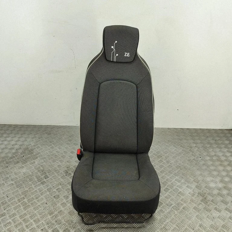 Priekšējais vadītāja sēdeklis 876015845R