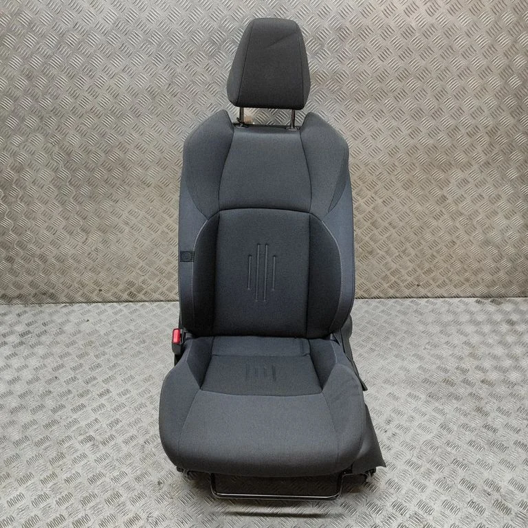 Priekšējais vadītāja sēdeklis 71552F4140