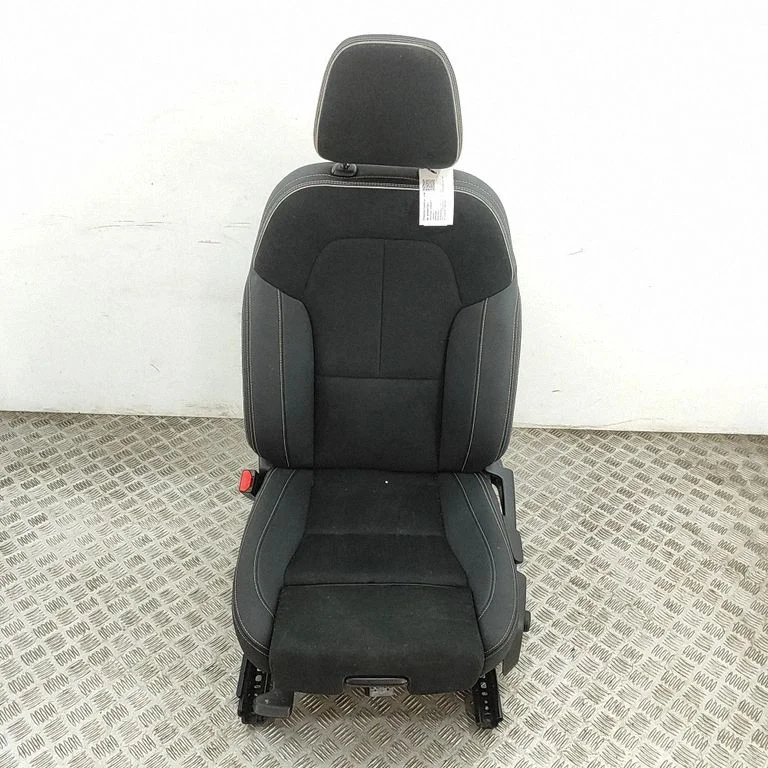 Priekšējais vadītāja sēdeklis 32338504