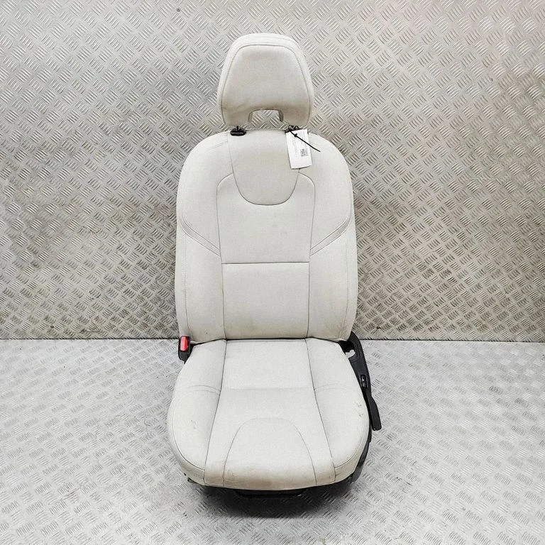 Priekšējais vadītāja sēdeklis 31366090