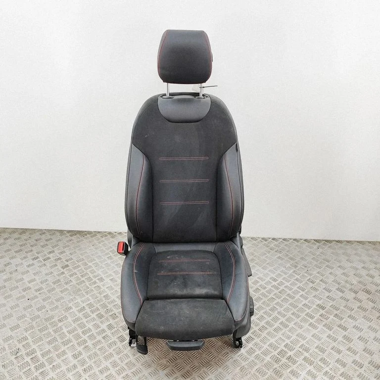 Priekšējais vadītāja sēdeklis A0009106105