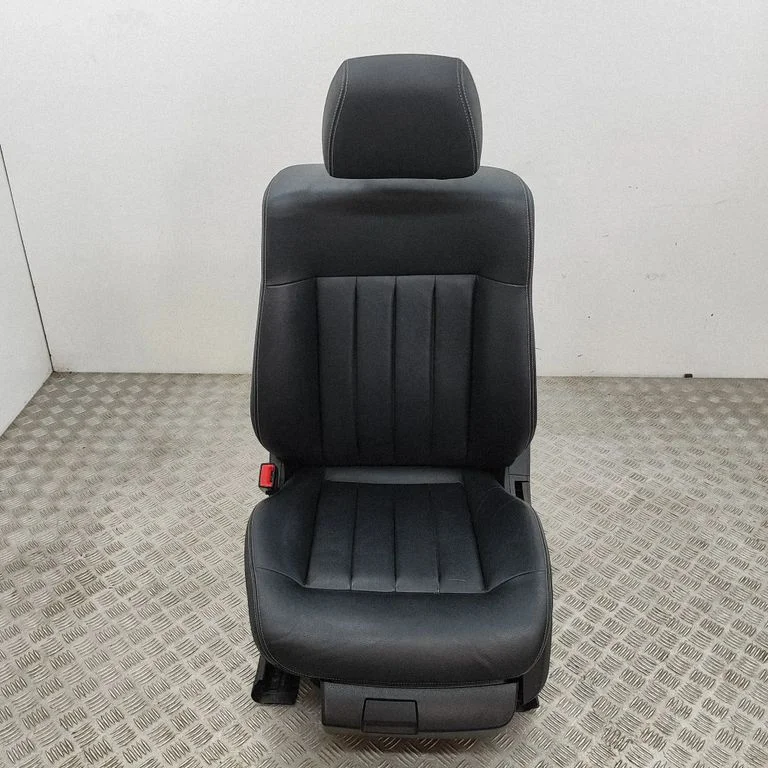 Priekšējais vadītāja sēdeklis A2129101306