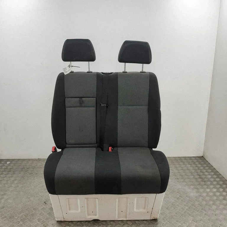 Priekšējais vadītāja sēdeklis 2E0881371N