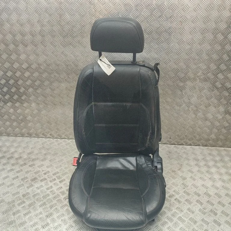 Front driver seat 46831044 – Fiat Barchetta (1995-2006)