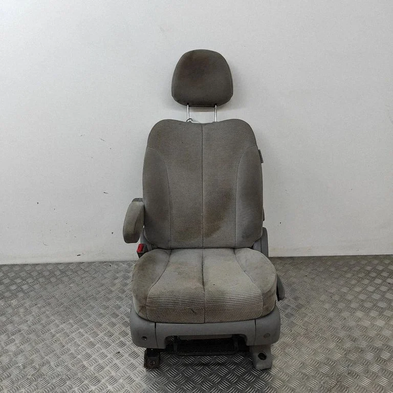 Priekšējais vadītāja sēdeklis 883104D121
