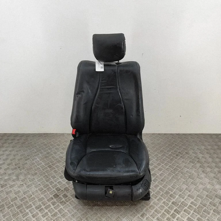 Priekšējais vadītāja sēdeklis A2209100336