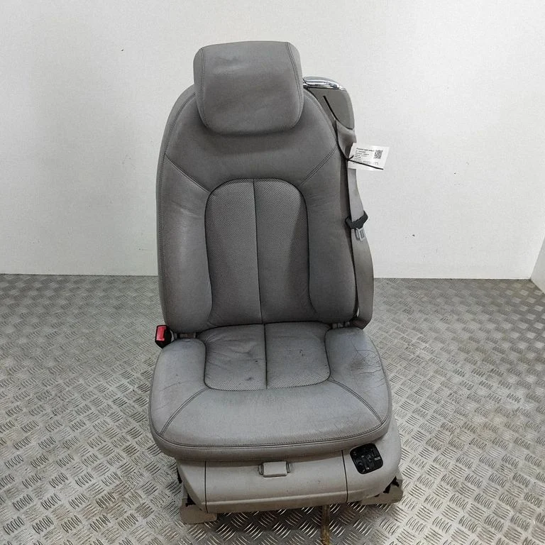 Priekšējais vadītāja sēdeklis A2158200442