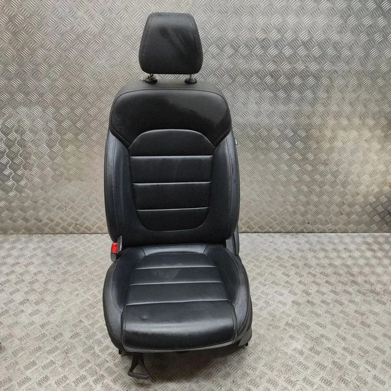 Front driver seat 10649038AMM