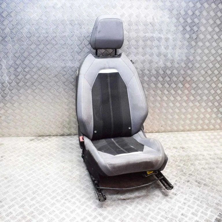 Priekšējais vadītāja sēdeklis 9823918880