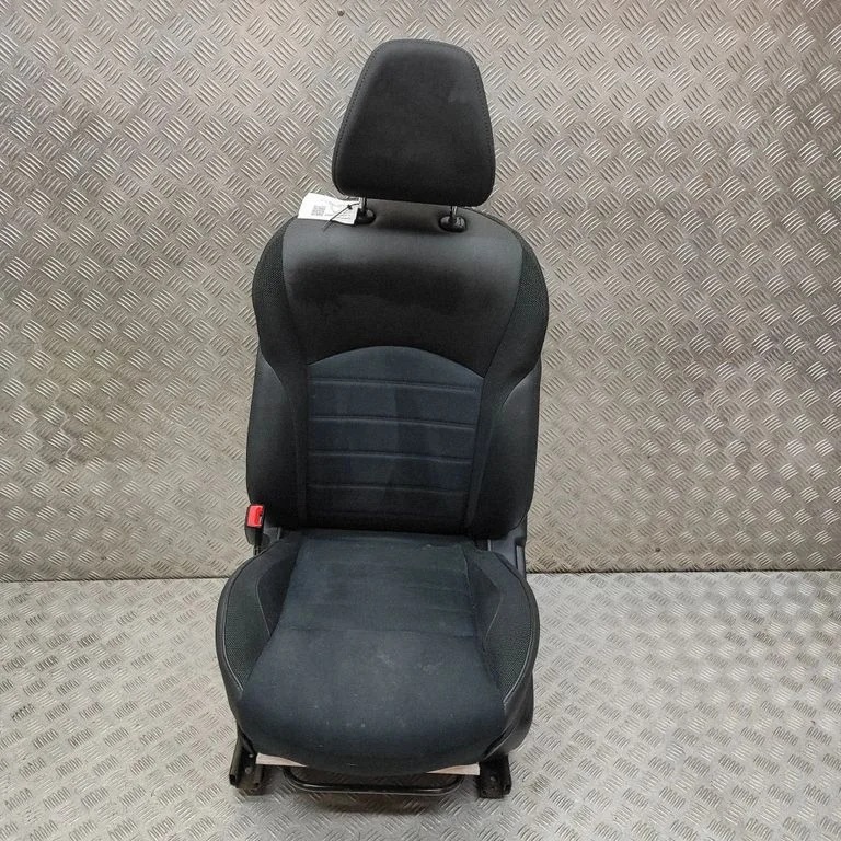 Priekšējais vadītāja sēdeklis 874501KK0D