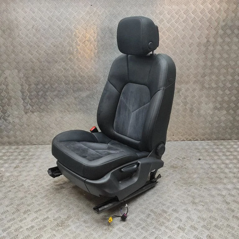 Front driver seat 95B881405B