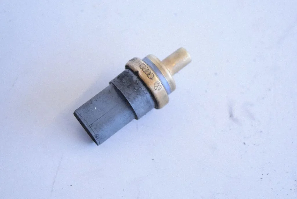 Jahutusvedeliku temperatuuriandur 06A919501A