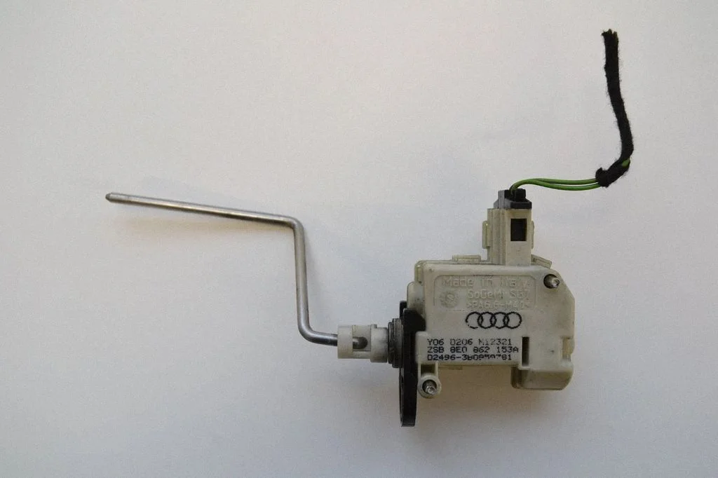 Muud seadmed – Audi A4 S4 B7 8E 8H (2005-2008)