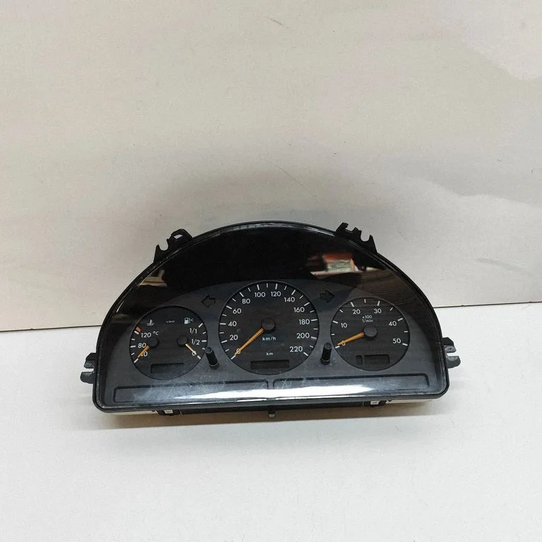 Spidometrs (instrumentu panelis) A1635401847
