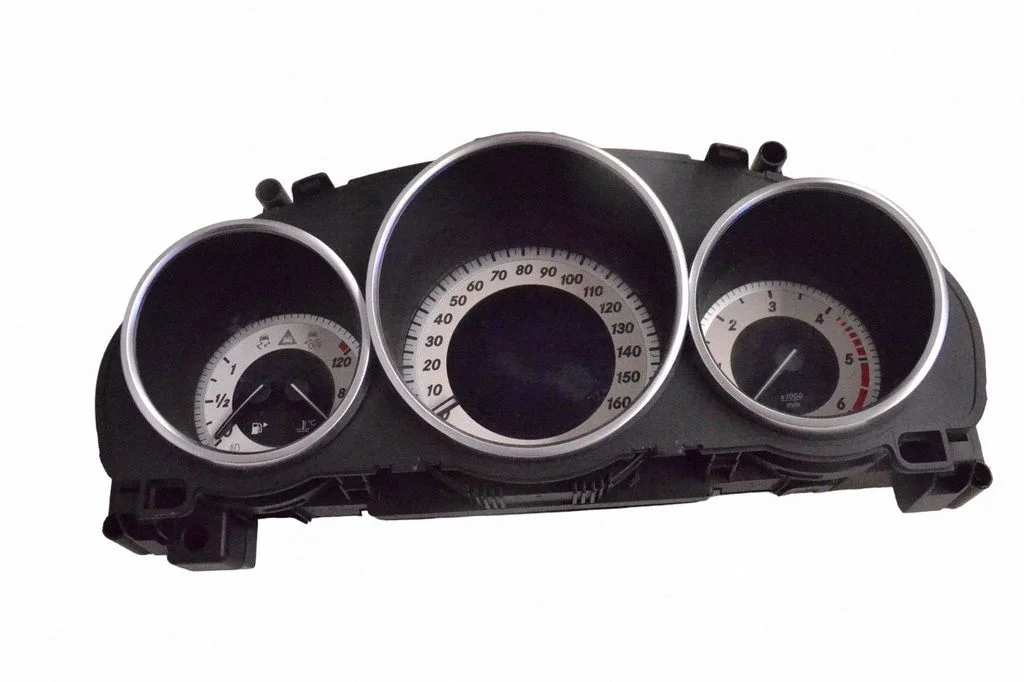 Spidometrs (instrumentu panelis) – Mercedes-Benz E klase W212 (2009-2016)