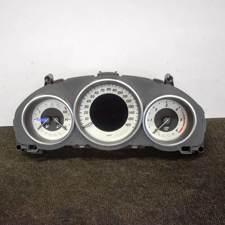 Spidometrs (instrumentu panelis) – Mercedes-Benz E klase C207 W207 (2009-2017)