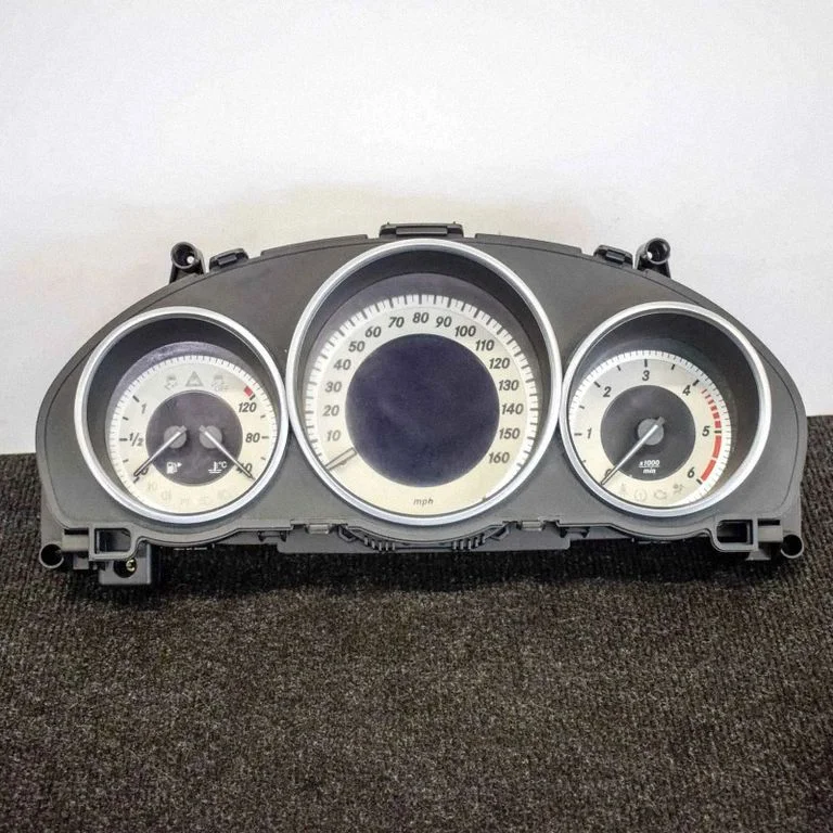 Spidometrs (instrumentu panelis)