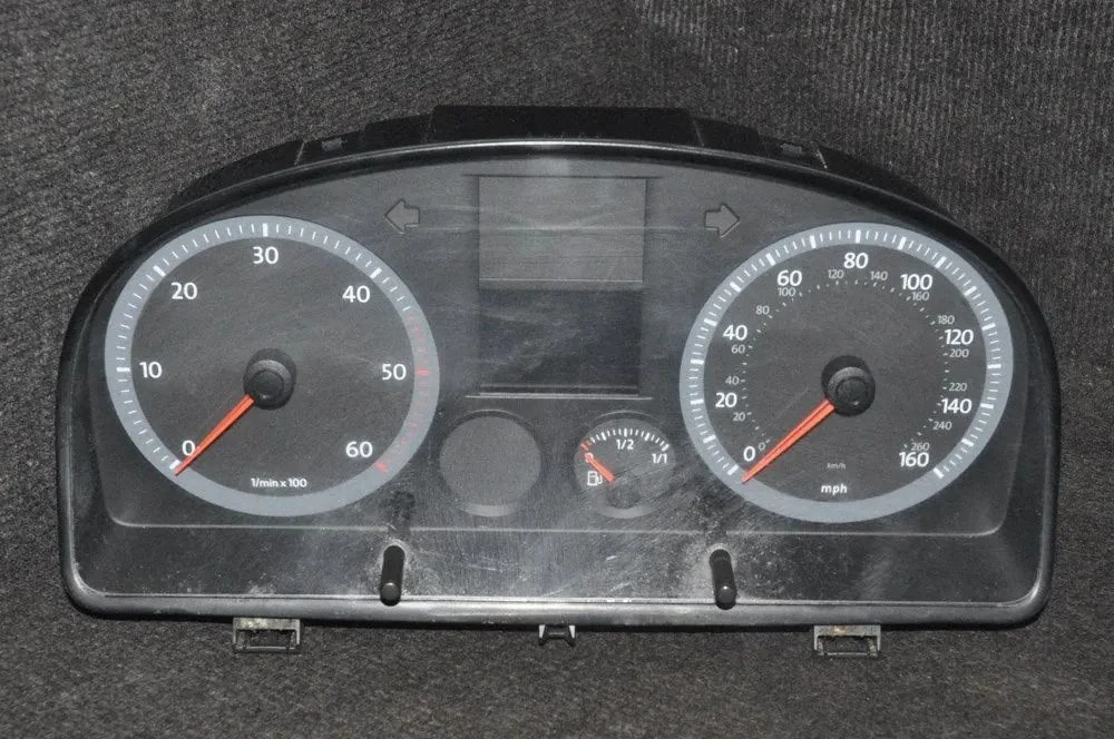 Speedometer (instrument cluster) – Volkswagen Caddy (2004-2010)
