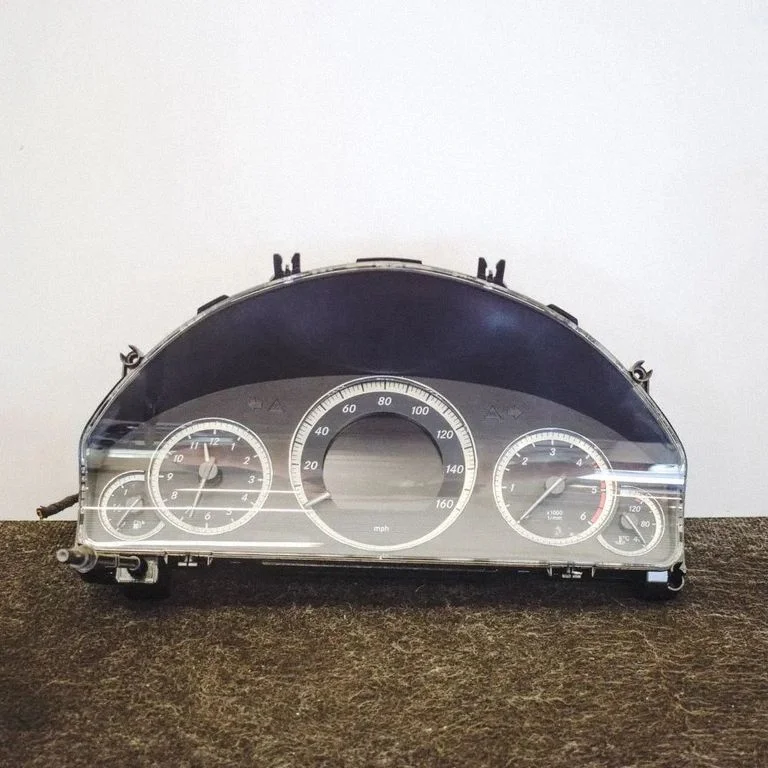 Speedometer (instrument cluster) A2125408947