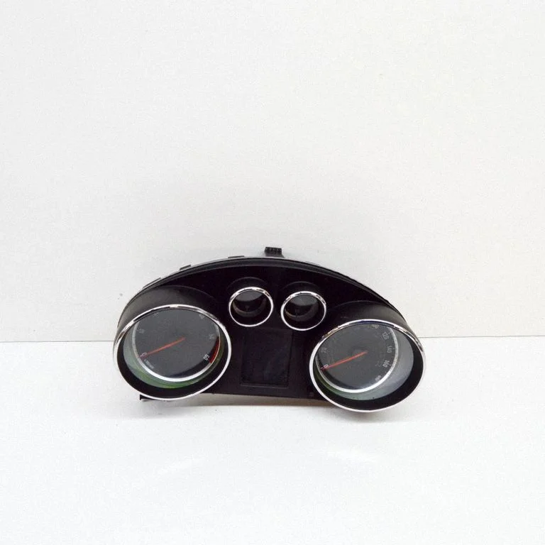 Spidometrs (instrumentu panelis) – Opel Insignia A (2008-2017)