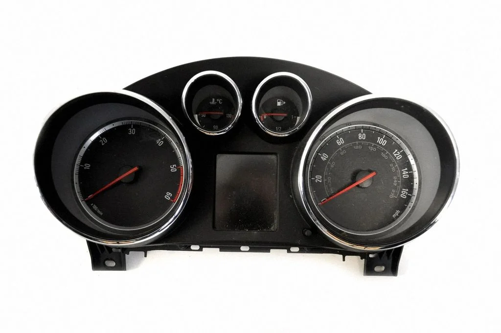 Spidometrs (instrumentu panelis) – Opel Insignia A (2008-2017)