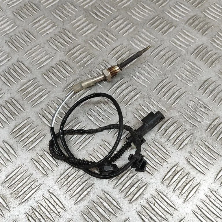 Oil temperature sensor A0009050613