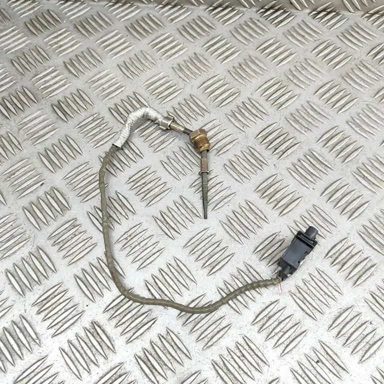 Oil temperature sensor 05E919519J