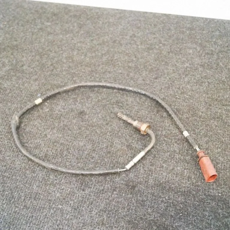 Oil temperature sensor 03L906088N