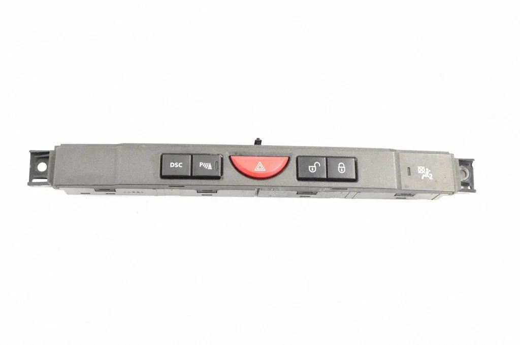 Avārijas gaismu slēdzis YUL500570WUX