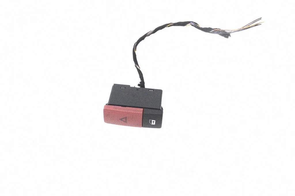 Hazard light switch – Land Rover Range Rover L322 (2002-2012)